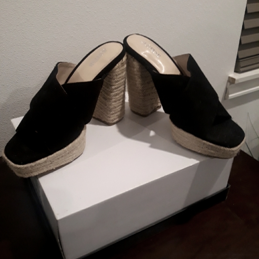 4 inch high heel Sandals.(black)